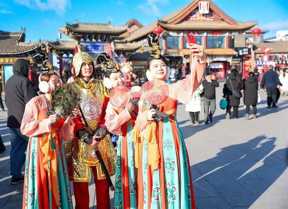 穆古鲁扎迎来十五赛季出色发挥，德国队观众热烈欢呼！